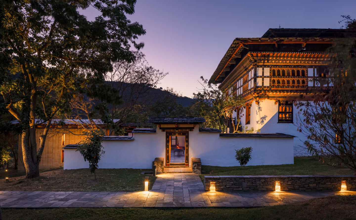 amankora-bhutan-punakha-lodge-farmhouse-courtyard.jpg