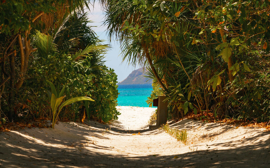 Amanpulo_Philippines - Walk-way, Beach