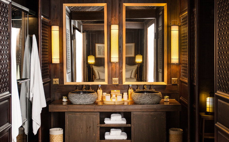 Bathroom at Amanfayun with dual vanity, mirrored cabinetry and warm lighting.