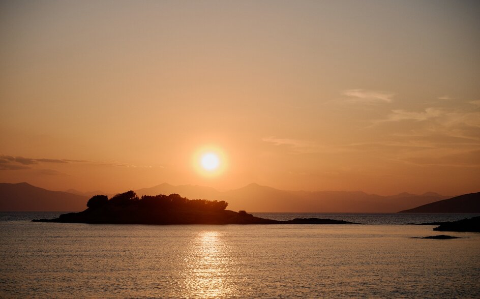 アマンゾイのリゾートから眺めるエーゲ海の夕焼け。