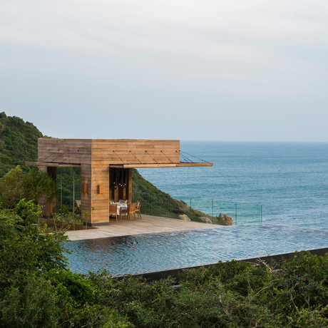 Clifftop pavilion with infinity pool overlooking the sea at Amanoi.