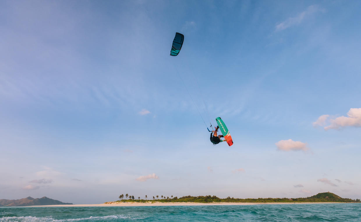 Amanopulo, Philippines - Kite-surfing