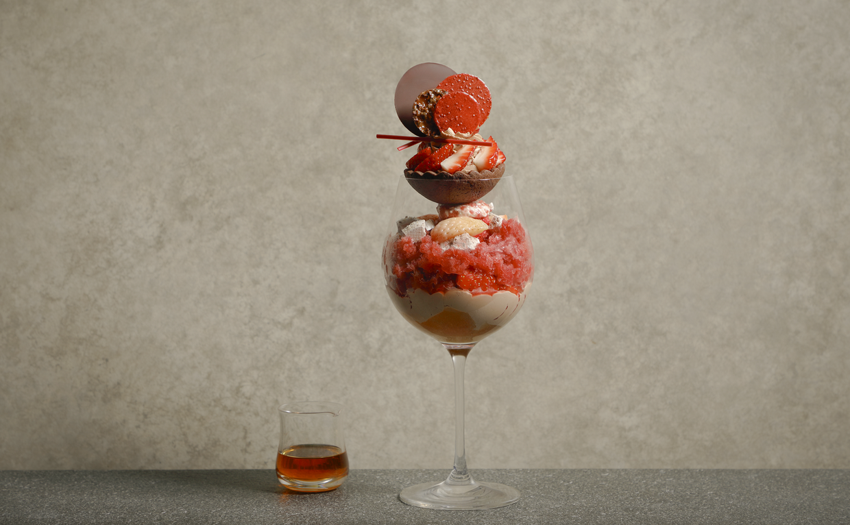 aman_tokyo_lounge_strawberry_parfait_h
