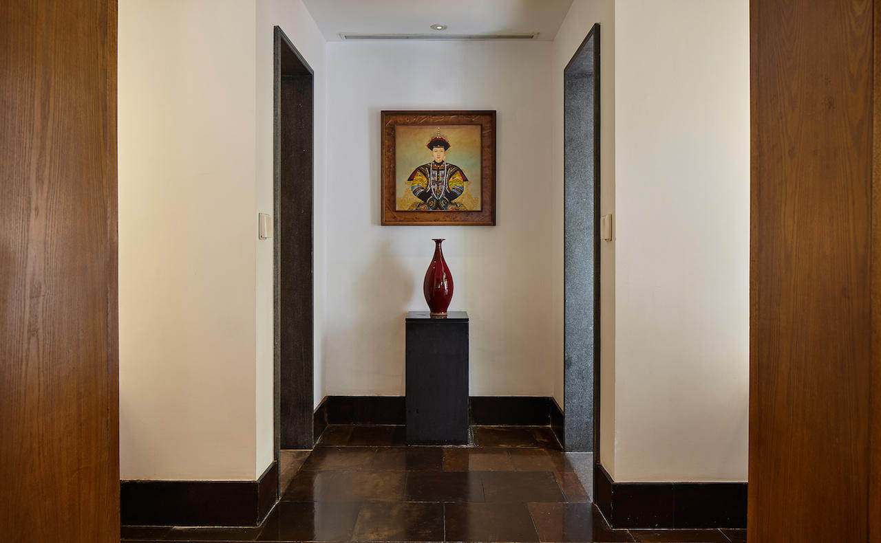 Aman Summer Palace, China - Courtyard Guestroom, Entrance to Bathroom
