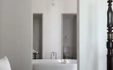 Chamber at Amangalla with twin vanities and minimalist décor, Sri Lanka.
