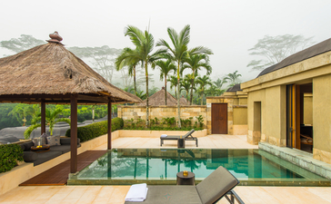 Suite avec piscine privée à Amanjiwo, resort en Indonésie.