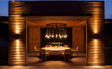 Amanoi resort ရိုးရာ အလင်းဖြင့် အလင်းထိုးထားသော ၅ အခန်းပါ နေထိုင်ရန်နေရာ၏ အပ်နှံထားသည့် ကျခန်းများ။