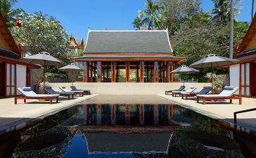 五间卧室花园别墅的中央庭院，安缦璞瑞度假村，泰国，水池倒影建筑。