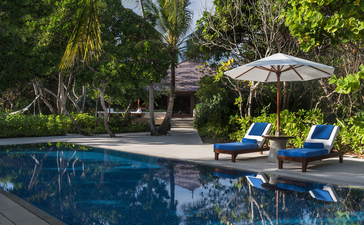 アマンプロのワンベッドルームヴィラのプール、フィリピン・パラワン島。