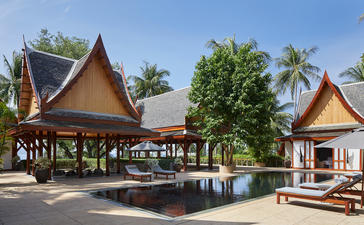 Drei-Schlafzimmer-Villen mit Garten im Thai-Stil bei Amanpuri Resort, Thailand.