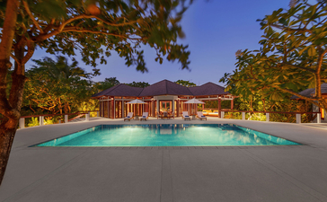 パラワン島の二寝室ヴィラの屋外プール、アマンプロリゾート、フィリピン