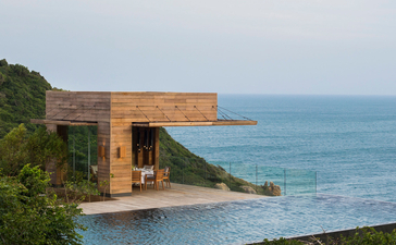 Clifftop pavilion with infinity pool overlooking the sea at Amanoi.
