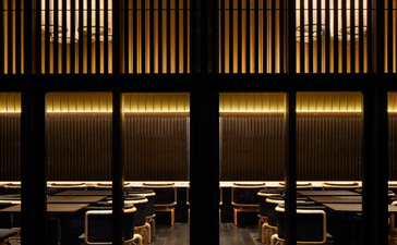 Taka-An exterior at dusk, illuminated wooden lattice doors and warm interior lighting, Aman Kyoto.