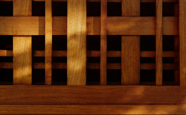 Terrasse de la Casa Grande à Amanera, resort en République dominicaine, illuminée par la lumière dorée du coucher de soleil.