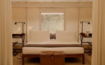Tent bathroom at Aman-i-Khas with twin marble basins, wall-mounted mirrors and sconces.