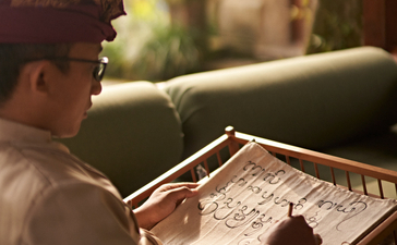 Guest studying Balinese script during Aksara Bali class at Amandari, Indonesia.