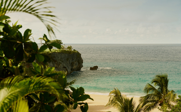 Casita avec vue sur la baie et piscine à débordement à Amanera, resort en République dominicaine.