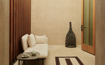 Desert Suite bathroom at Amangiri with sculptural décor and striped floor detail.