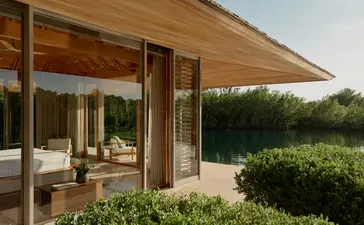 Pavilhão de quatro quartos com terraço aberto e vista para jardins em Amanyara.