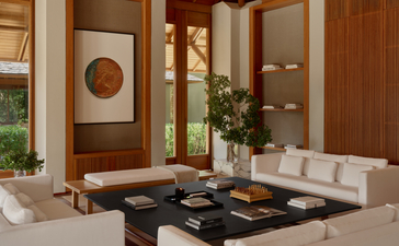 アマンヤラのスリーベッドルーム・トランクイリティ・ヴィラのリビングエリア。木製フレームと天然素材を用いた落ち着いた空間。