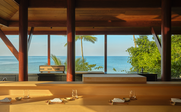Nama Omakase-Tresen mit Meerblick im Resort Amanpuri in Thailand.
