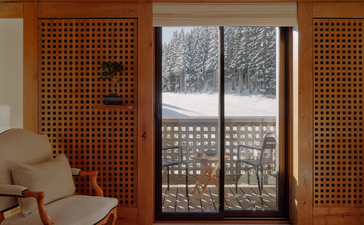 Chambre avec balcon donnant sur les pistes, Aman Le Mélézin.