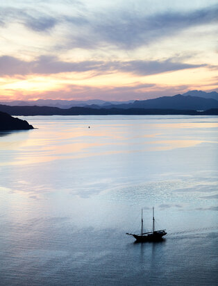 Amandira luxury yacht on the open seas