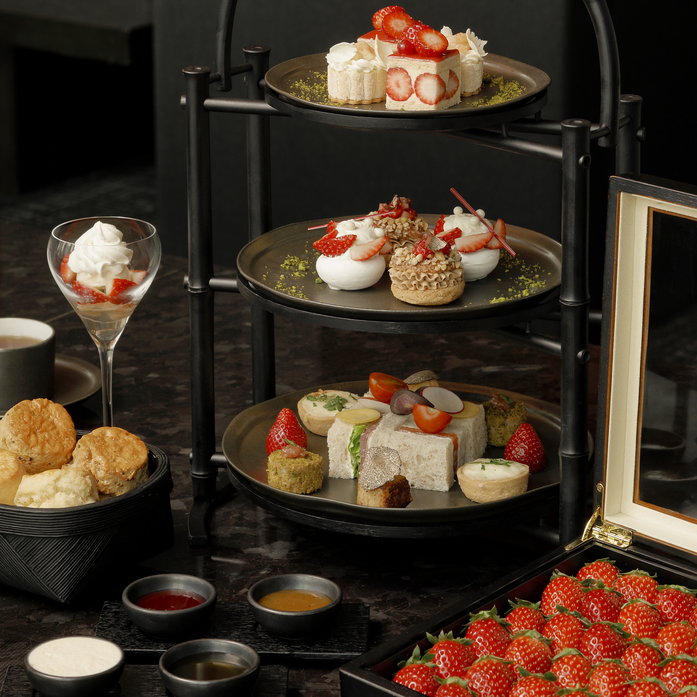 aman_tokyo_lounge_strawberry_afternoon_tea_sq