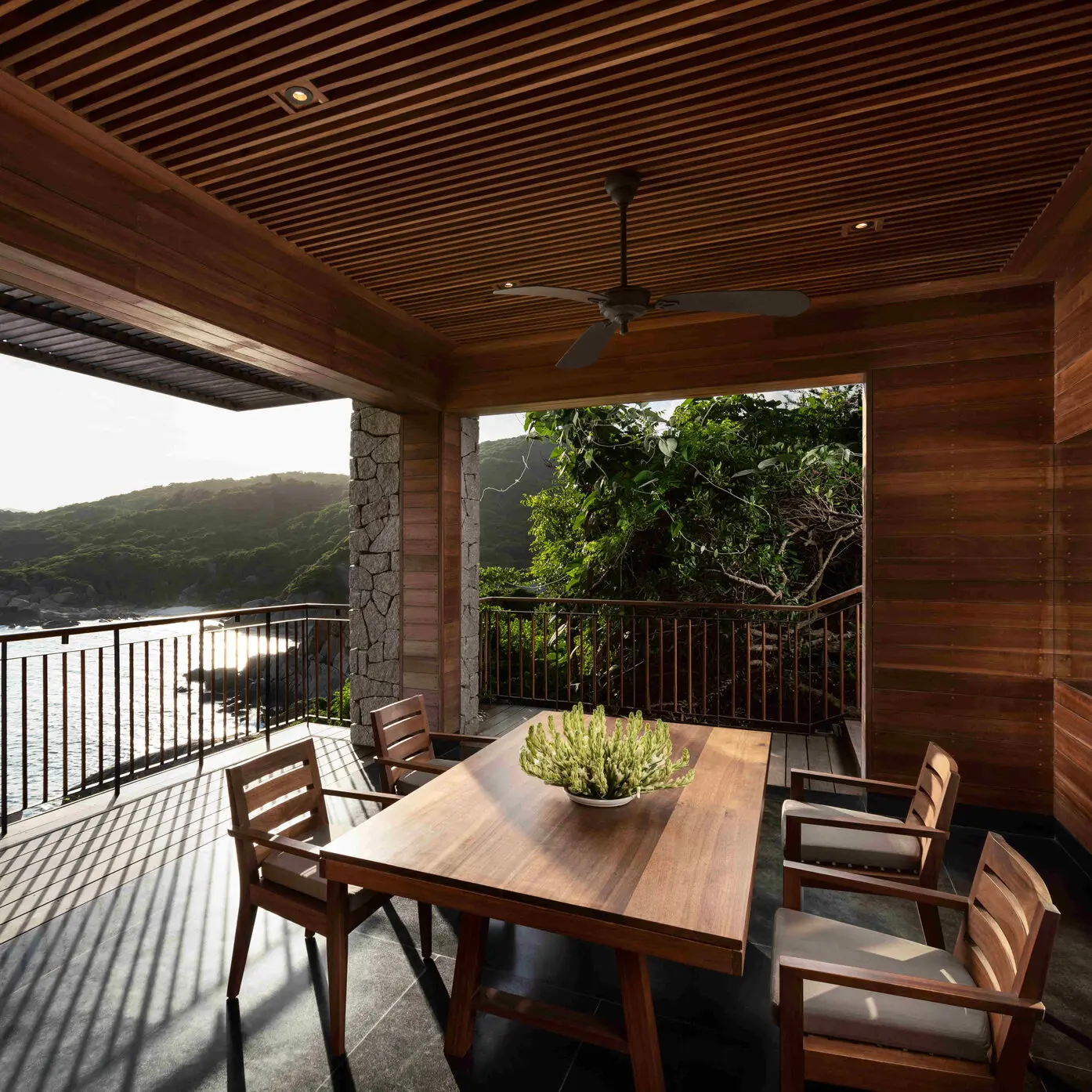 Two-Bedroom Ocean Pool Family Residence