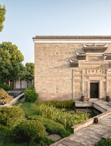 Amanyangyun accommodation pavilion set amongst mature trees and manicured gardens in Shanghai.