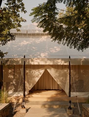 Canvas tent with canopy bed overlooking the Yamuna River at Aman-i-Khas, India.