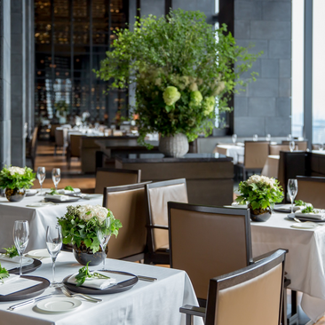 Aman Tokyo wedding venue with elegant dining setup, white table linens, and contemporary décor.