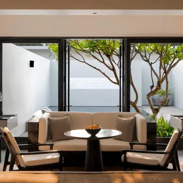 Pool Suite