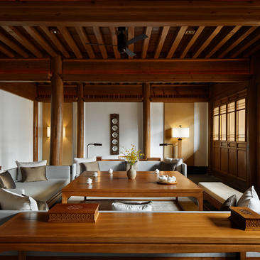 Living area at Amandayan with wooden ceiling beams, traditional furnishings and seated seating areas.