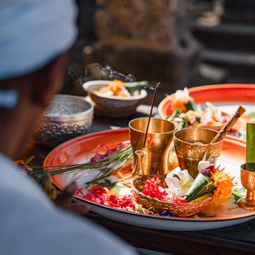 Plats de cuisine balinaise servis à Amankila, un resort à Bali.