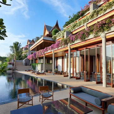 Villa dengan kolam dan arsitektur tradisional Thai di Amanpuri resort.