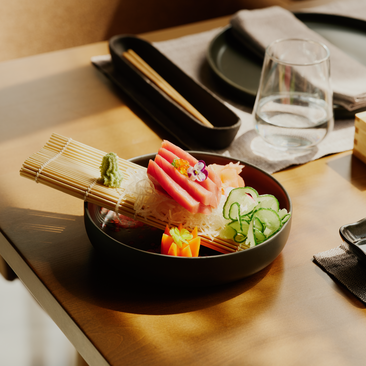 Sushi bowl with fresh ingredients at Amanruya's dining venue.
