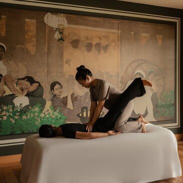 Therapist administering a pressure point treatment to a guest at Amanoi wellness spa.