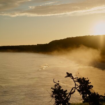Vue côtière d'Amanera au lever du soleil, resort en République dominicaine.