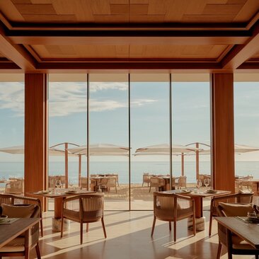 Amanvari dining venue with wooden beams, floor-to-ceiling windows and views across the Mexican landscape.