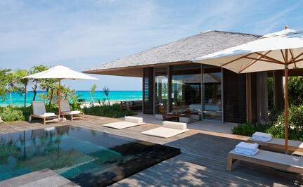 Villa de cuatro dormitorios con piscina infinita y vistas al océano en Amanyara.