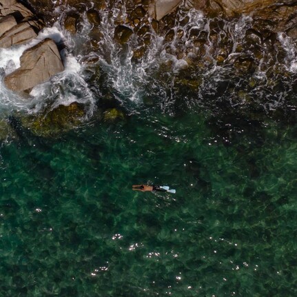 アマンプリ・リゾートでのシュノーケリング体験、透明な海での水中探索