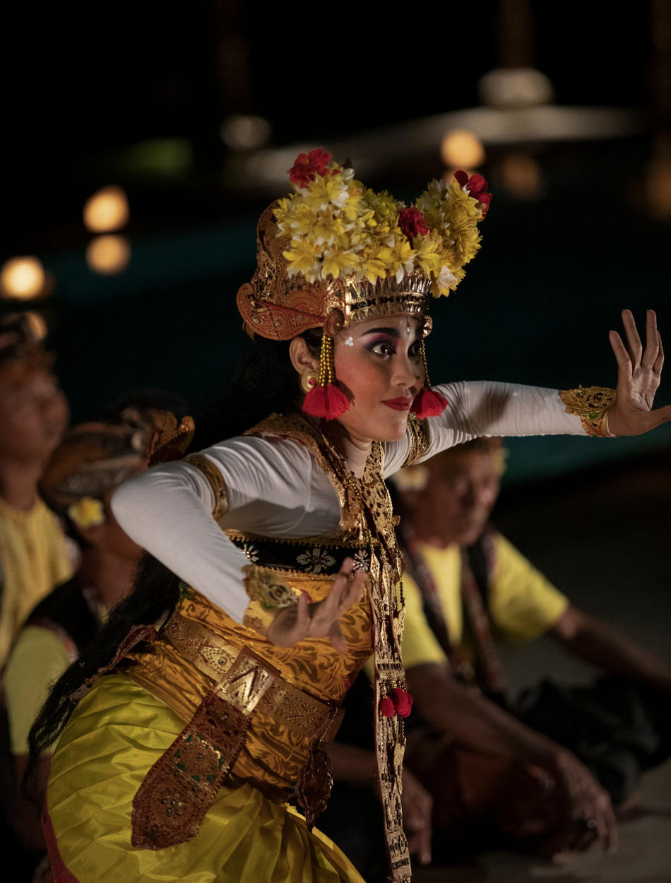 Amankila_Festive dancer_Bali, Indonesia