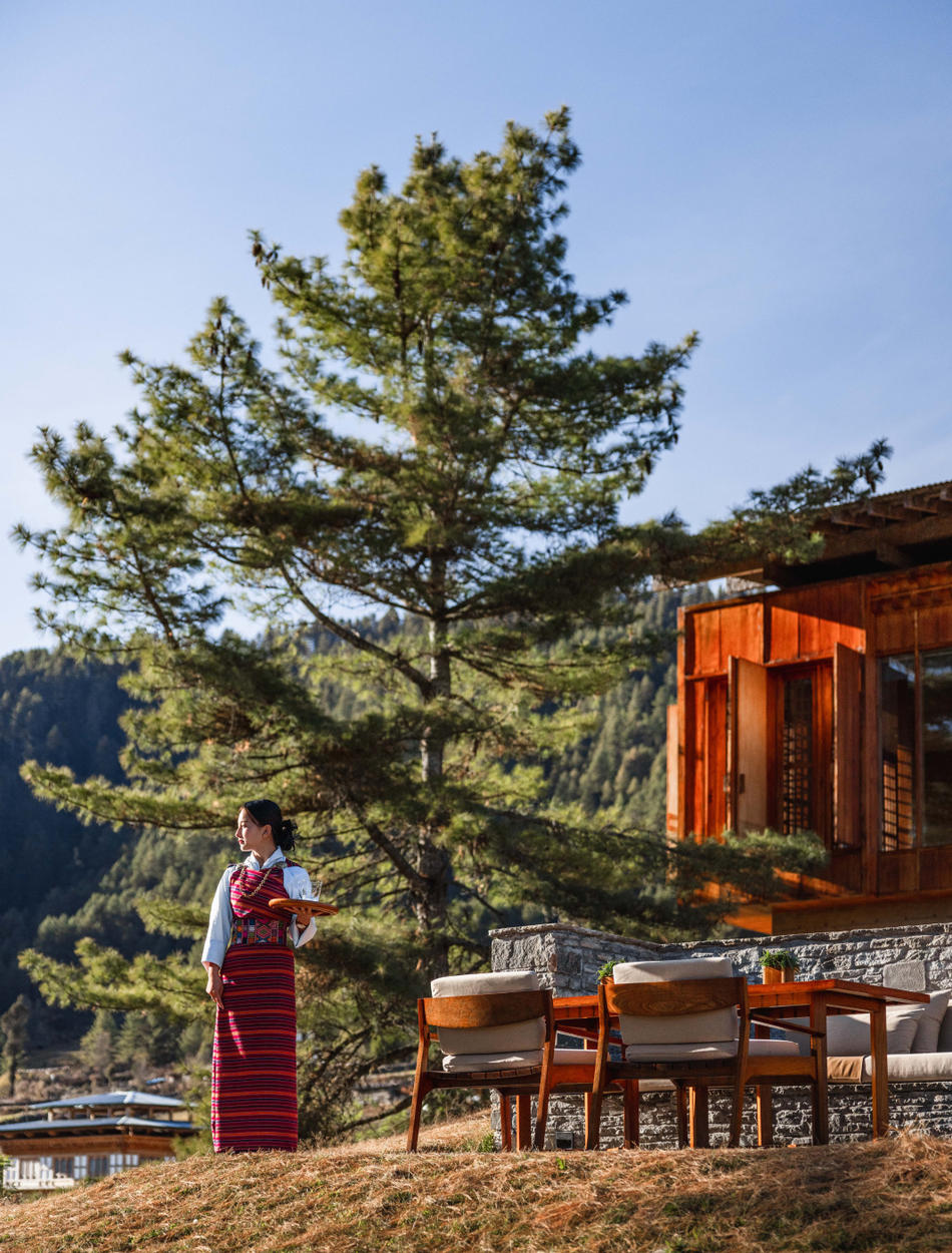 Amankora-Bhutan-Gangtey-lodge-outdoor-dining