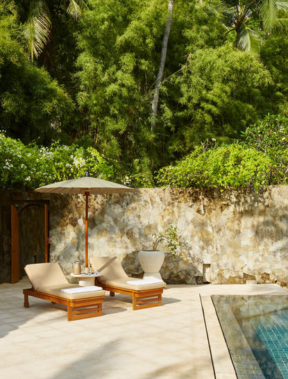 Kilasari Suite terrace with sunloungers overlooking plunge pool, Amankila resort.