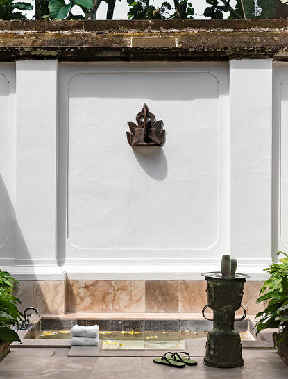 Ayung Suite at Amandari resort, featuring a white-walled plunge pool with stone sculpture detail.
