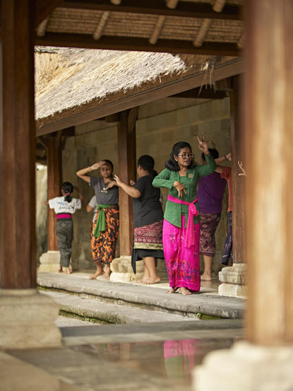 Balinese dance class at Amandari resort, with participants in traditional costume under a covered pavilion.