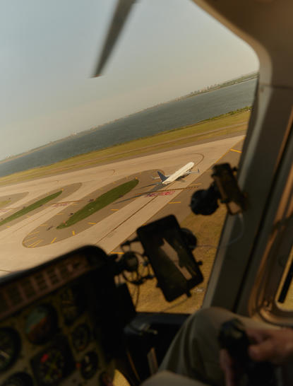Vista aérea desde avión sobre paisaje desértico, Aman New York.