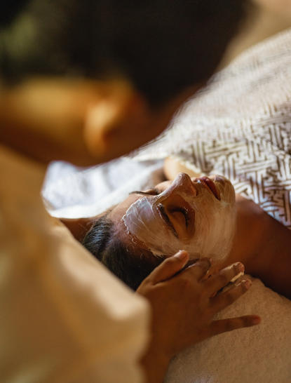 Détail d'un soin au spa à Amankila, une station balnéaire à Bali.