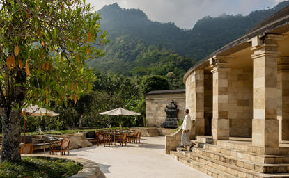 Équipe de la terrasse d'Amanjiwo, resort à Magelang, Java central, Indonésie.